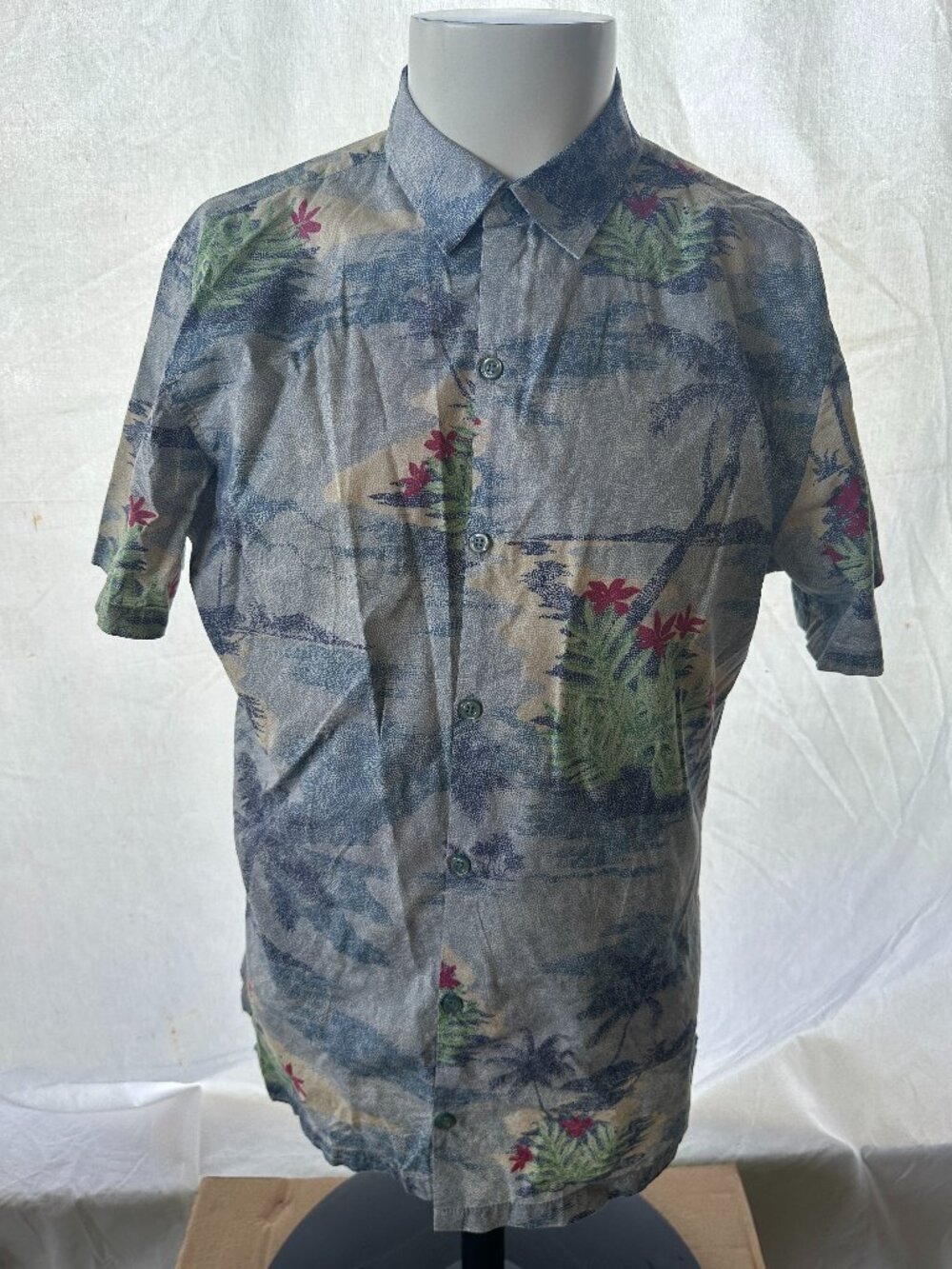 Tori Richard Men's Island Coconut Palm Tree Floral Pattern Hawaiian Shirt Size M